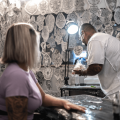 como-posso-atrair-mais-clientes-para-meu-estudio-de-tatuagem